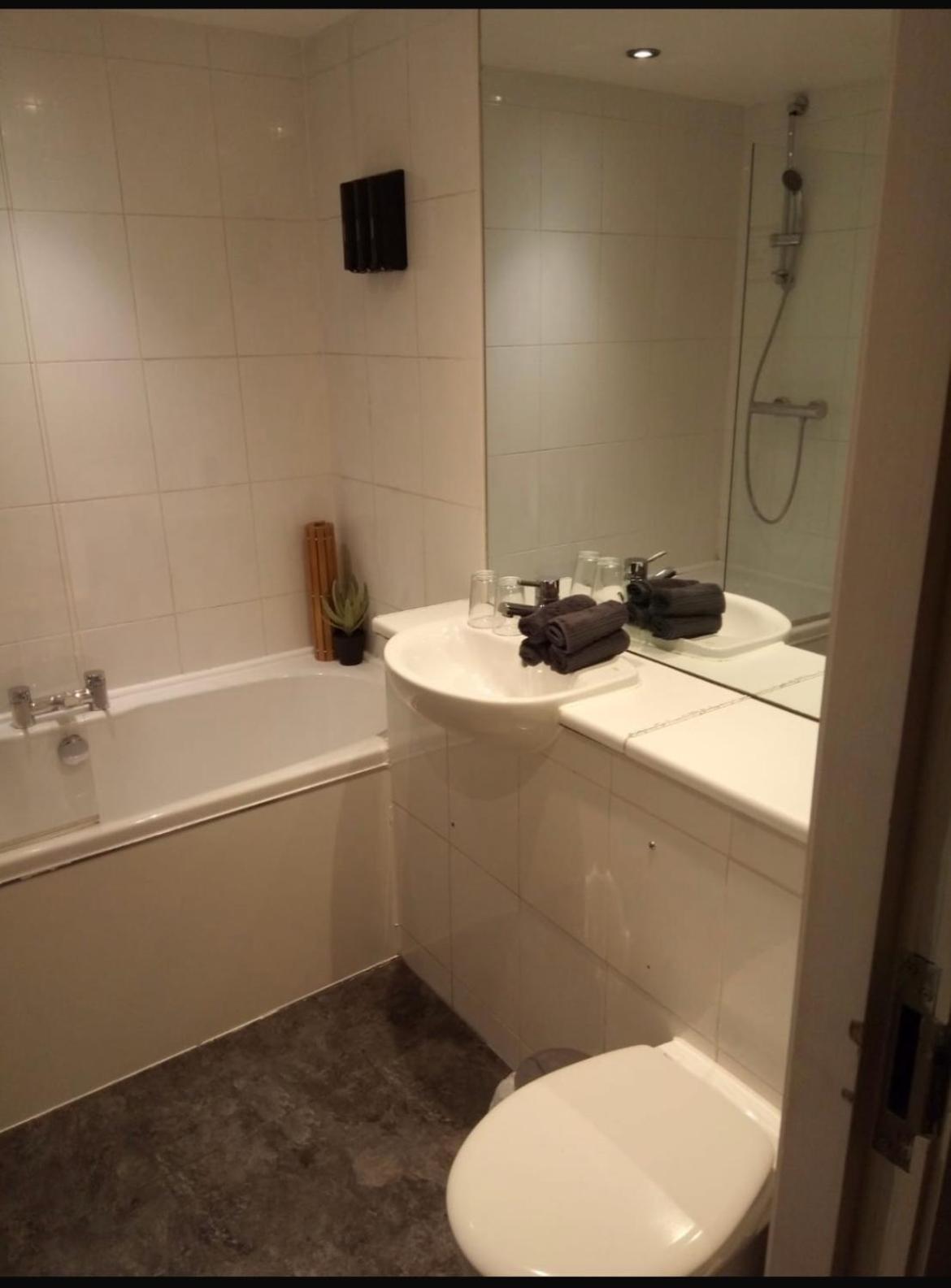 Stunning Liverpool City Center Apartment ภายนอก รูปภาพ